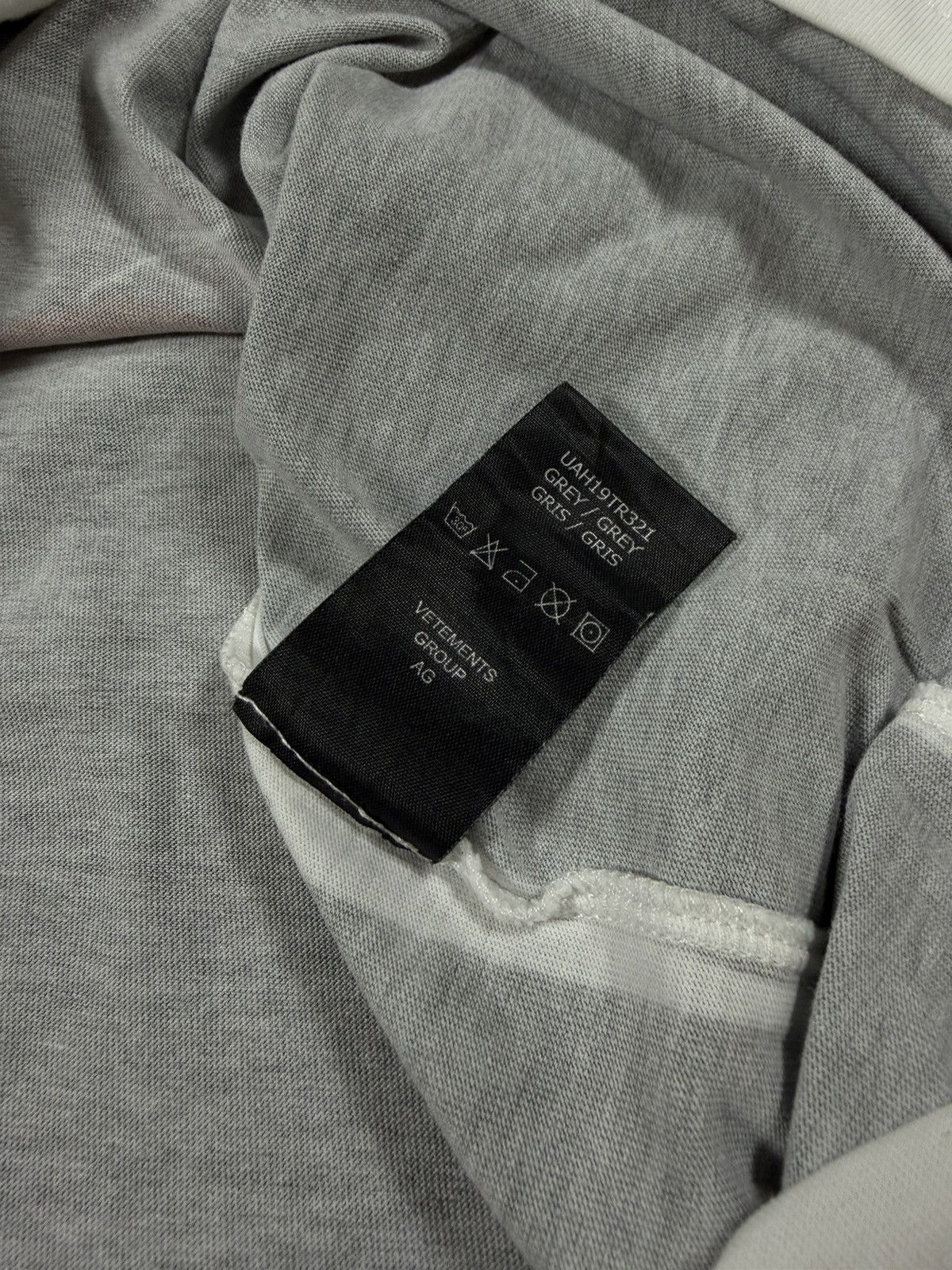 Vetements AW18 Vetements ‘Generation Alpha’ Trompe L’oeil T shirt Size US L / EU 52-54 / 3 - 10 Thumbnail