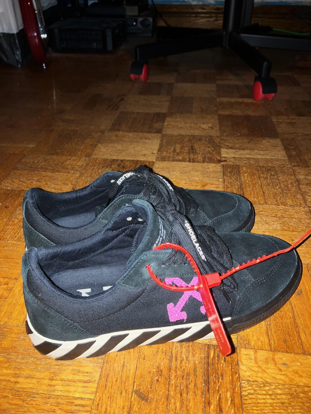 Off-White Off-White Vulcan Low Top Sneakers Size 9 Size US 9 / EU 42 - 2 Thumbnail