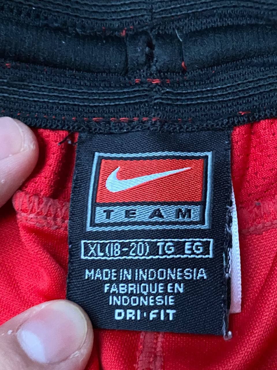 Nike Nike red sport shorts Size US 38 / EU 54 - 4 Thumbnail