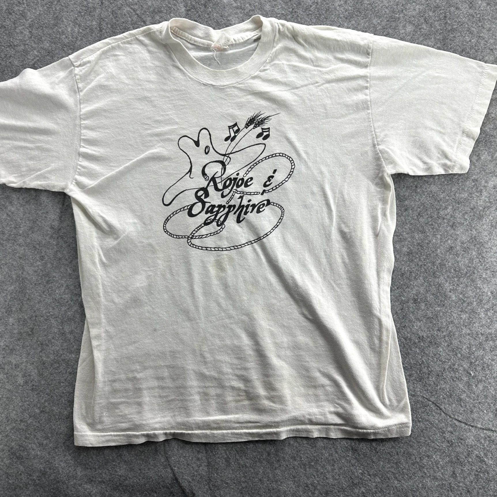 Vintage VINTAGE Rojoe & Sapphire Shirt Mens Large White Band Graphic Music Tee 80s 90s Size US L / EU 52-54 / 3 - 2 Thumbnail