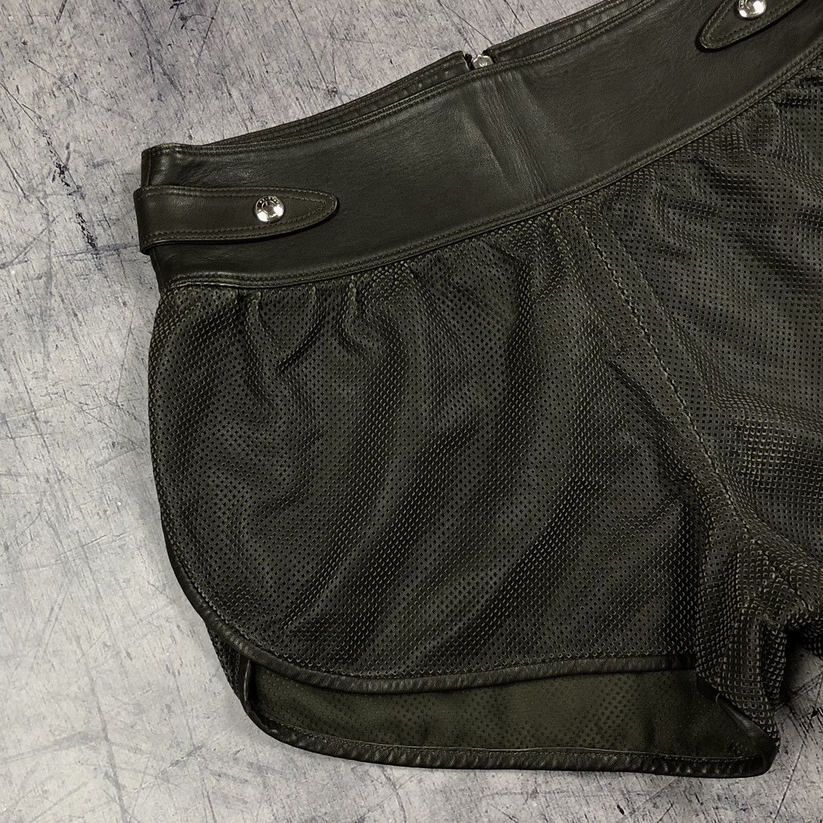 Belstaff × Leather Vintage Belstaff Leather Mesh England London Shorts y2k og Size 28" / US 6 / IT 42 - 5 Thumbnail