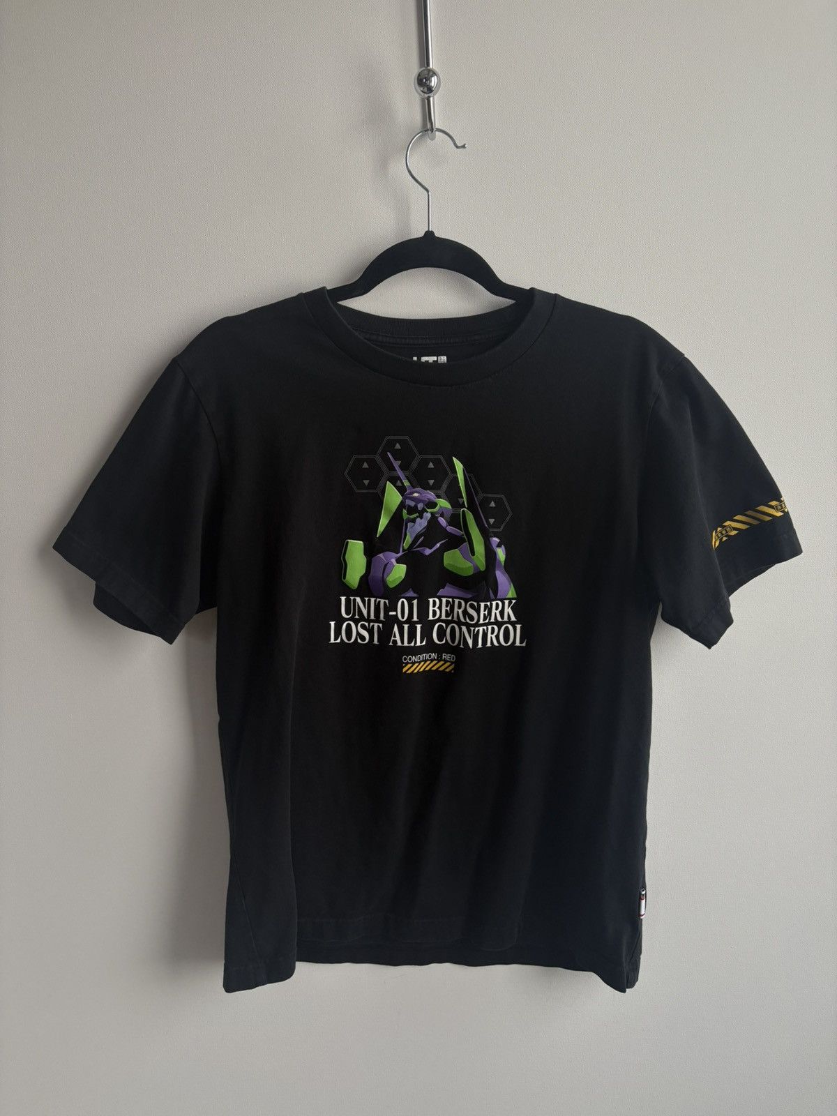 Uniqlo Streetwear Uniqlo Neon Genesis Evangelion Anime T-shirt Size US M / EU 48-50 / 2 - 1 Thumbnail