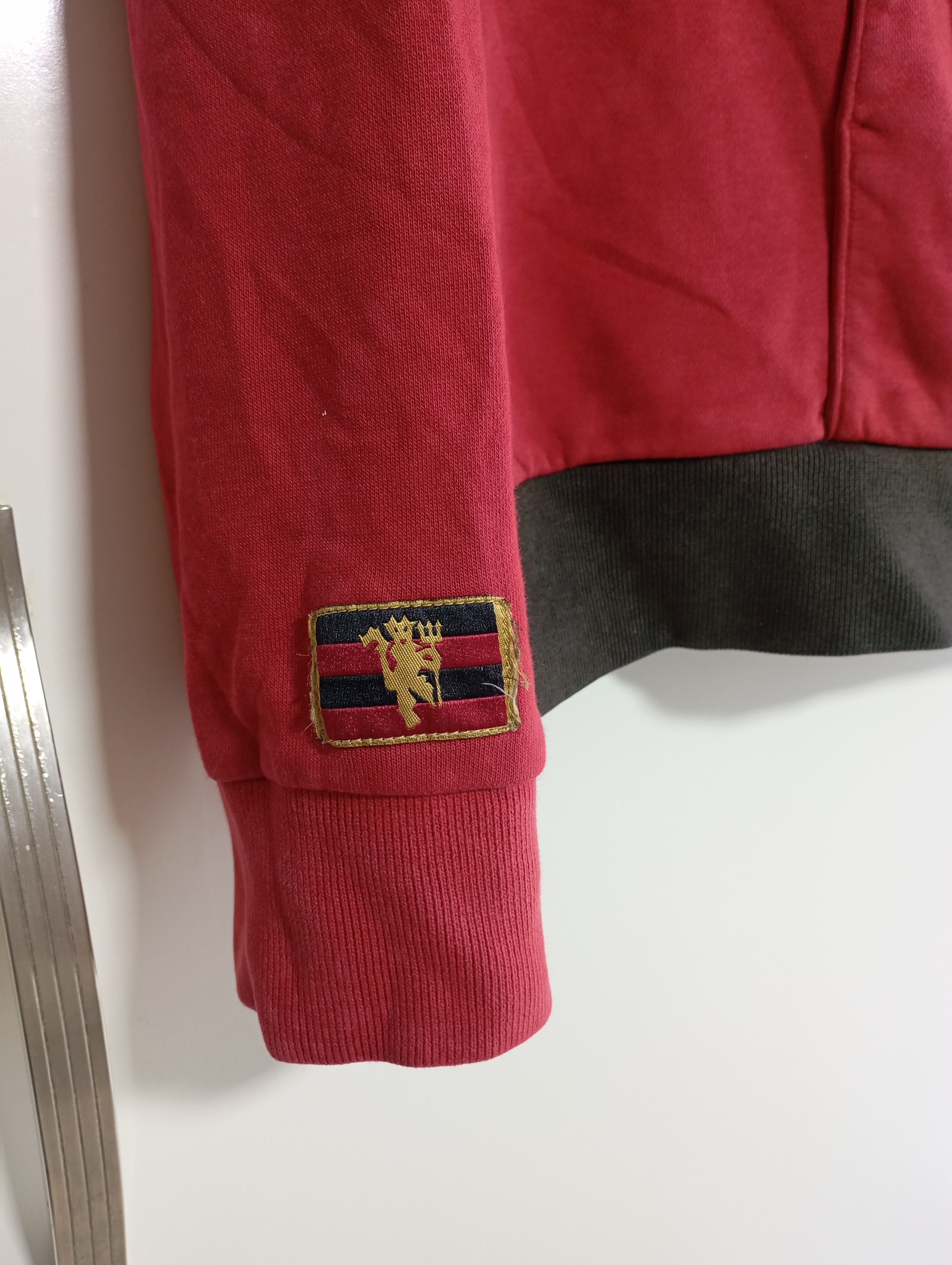 Nike Vintage Nike Manchester United Football Soccer Hoodie Size US L / EU 52-54 / 3 - 7 Thumbnail
