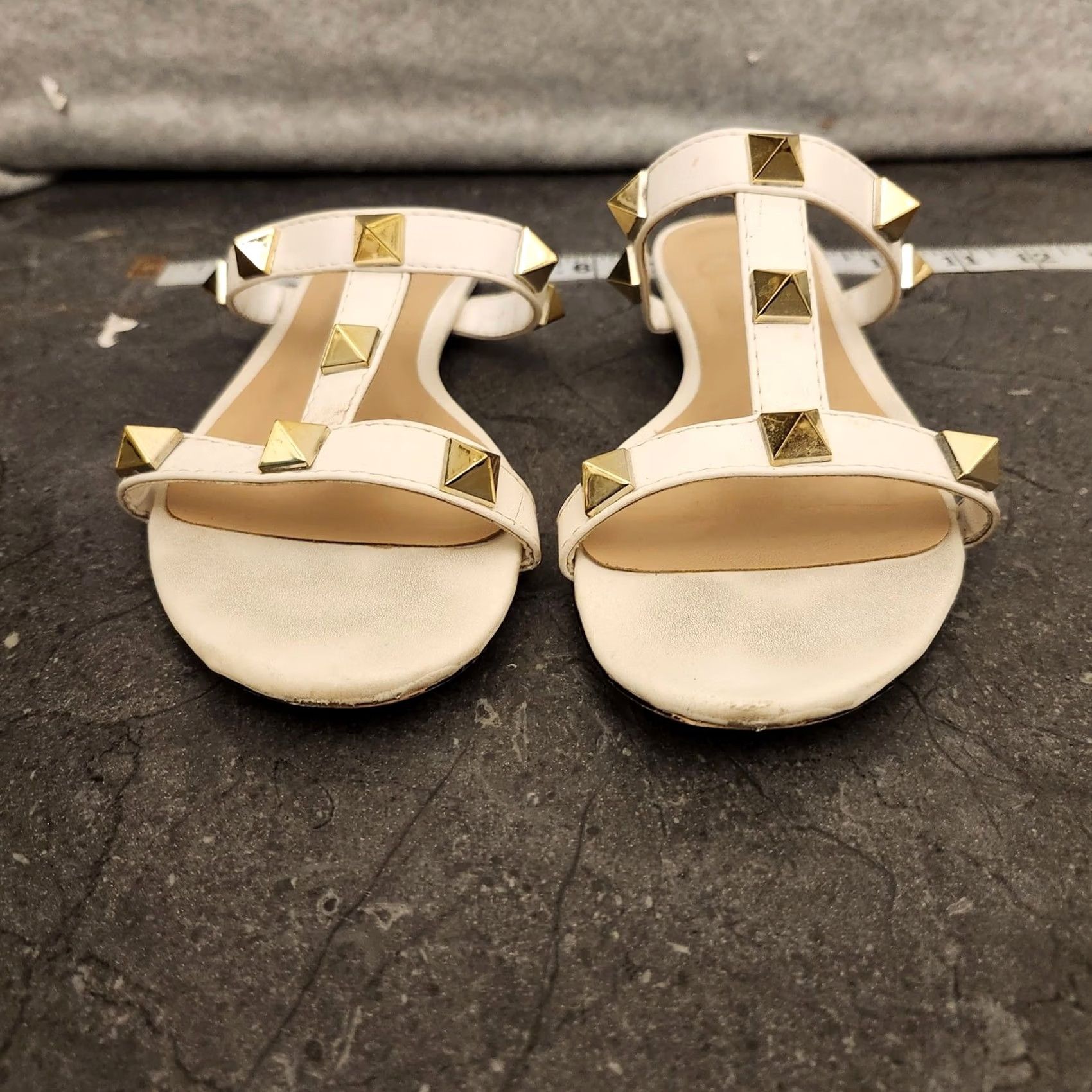 Valentino Valentino Garavani Roman Stud Flat Sandals Women's 36 White Leather Studded Sandals Size US 6 / IT 36 - 3 Thumbnail