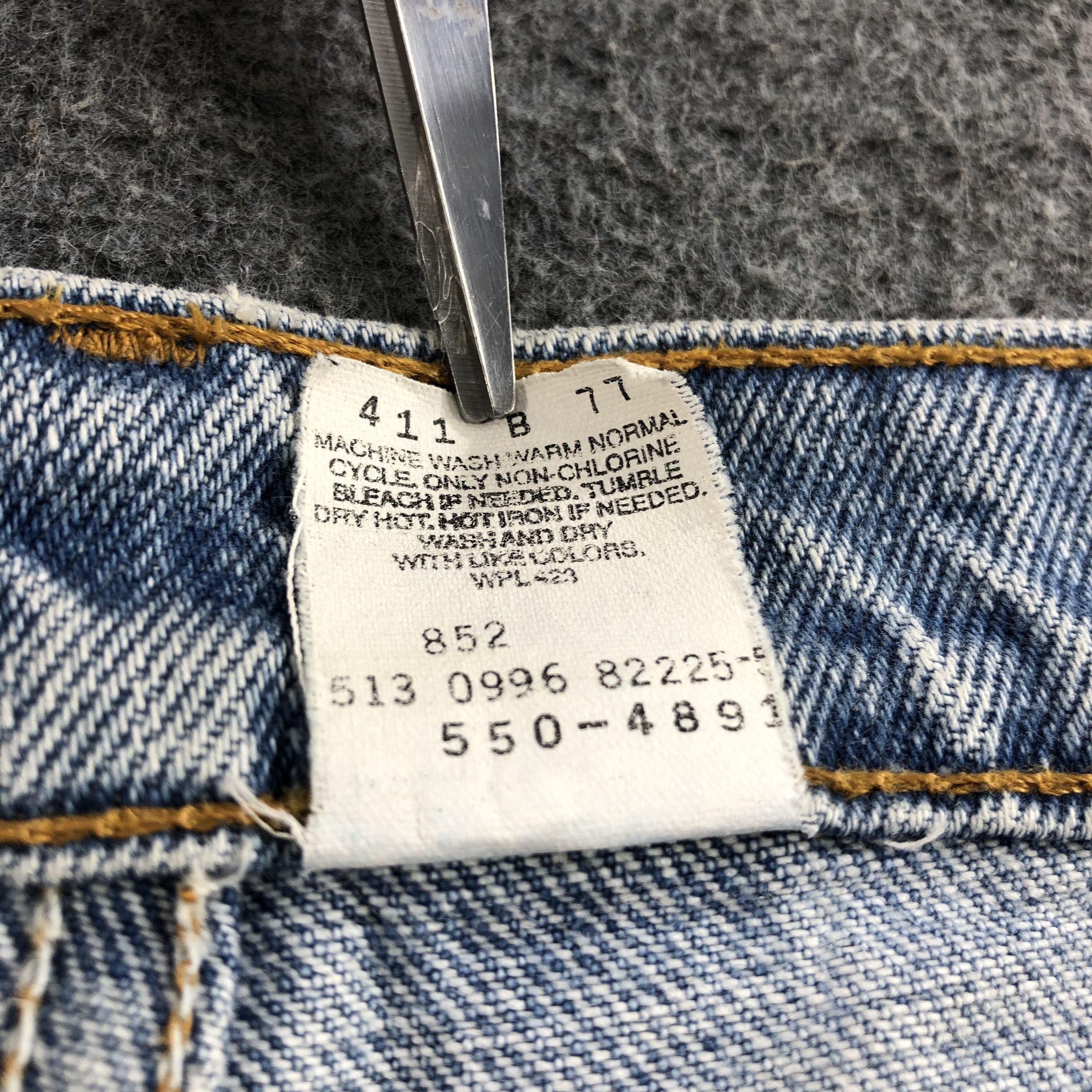 Levi's Vintage 90s Light Wash Levis 550 Jeans-J1982 Size US 39 - 12 Thumbnail