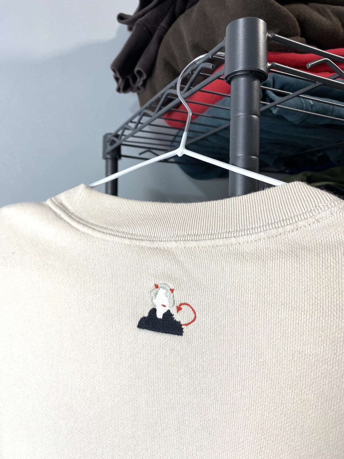Uniqlo Uniqlo The Devil Wears Prada Movie Sweatshirt Hype Size US S / EU 44-46 / 1 - 8 Thumbnail