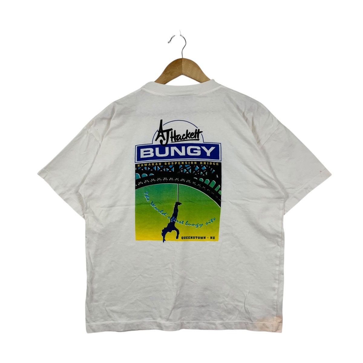 Vintage Vintage AJ HACKETT BUNGY New Zealand Short Sleeve Tshirt Size US L / EU 52-54 / 3 - 1 Thumbnail