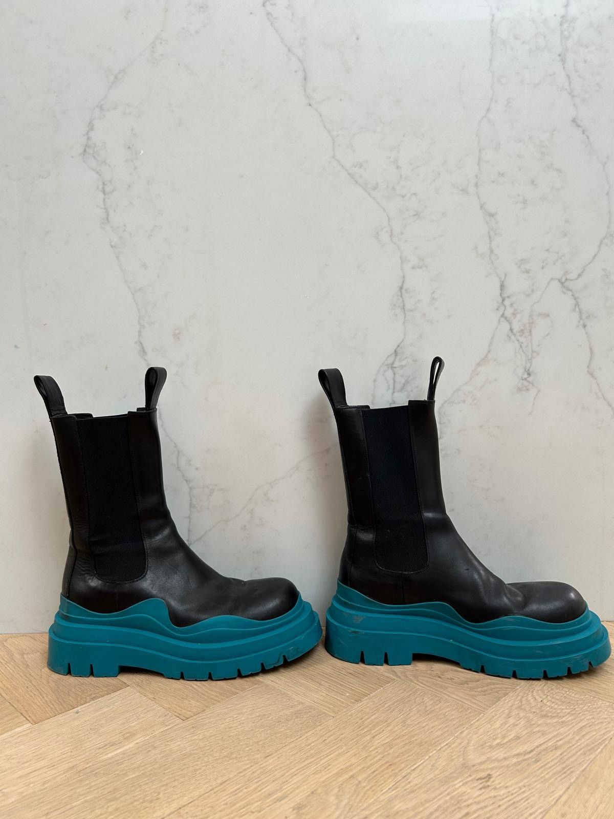 Bottega Veneta Bottega Veneta Black and Blue Tire Chelsea Boots EU 40 Size US 8.5 / EU 41-42 - 14 Thumbnail