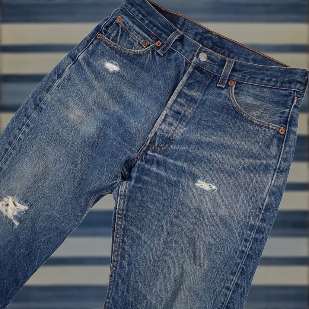Denime VINTAGE Levis 501xx Lightly Distressed USA Made Denim Jeans Shirt/Jeans Mens 30 Blue 501xx Distressed 9/10 Denim Jeans Mens 30" Inseam 27" Straight Size US 30 / EU 46 - 1 Thumbnail