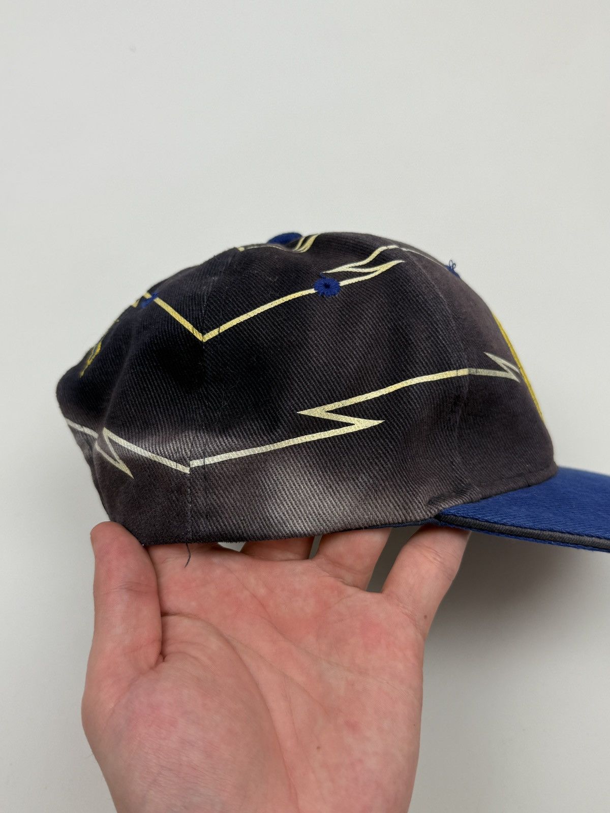 Vintage 1990s Vintage Faded Hockey Club Davos Shockwave Snapback Hat Size ONE SIZE - 6 Thumbnail