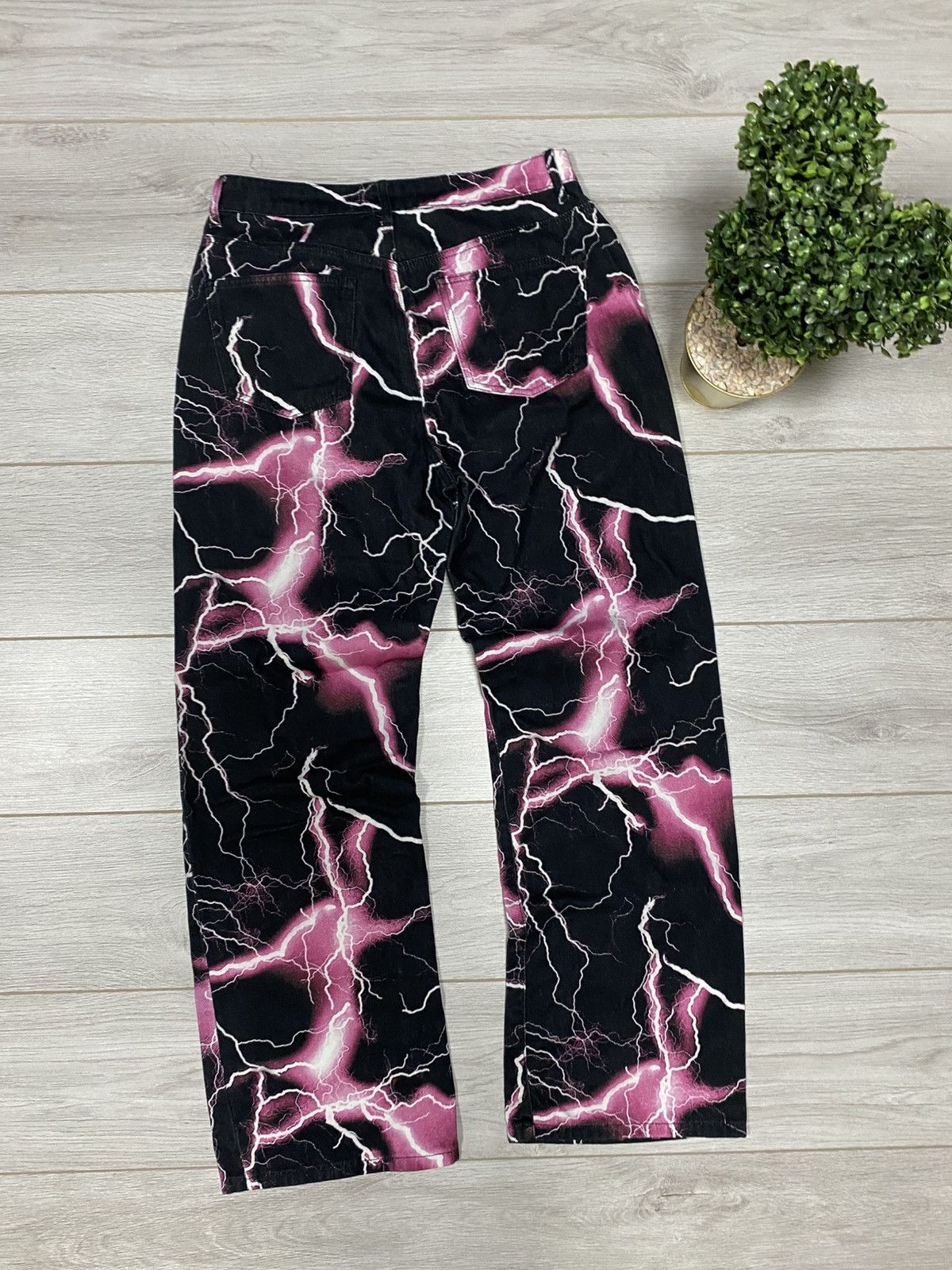 Jaded London Jaded pink lightnings boyfriend over print jeans pants Size US 32 / EU 48 - 6 Thumbnail