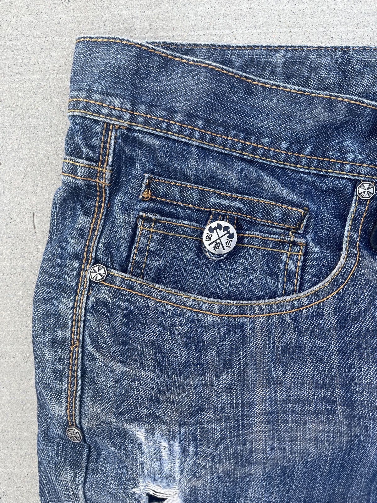 Black Label Blac Label Y2K Cropped Dark Wash Embroidered Denim Jeans Size US 44 / EU 60 - 8 Thumbnail