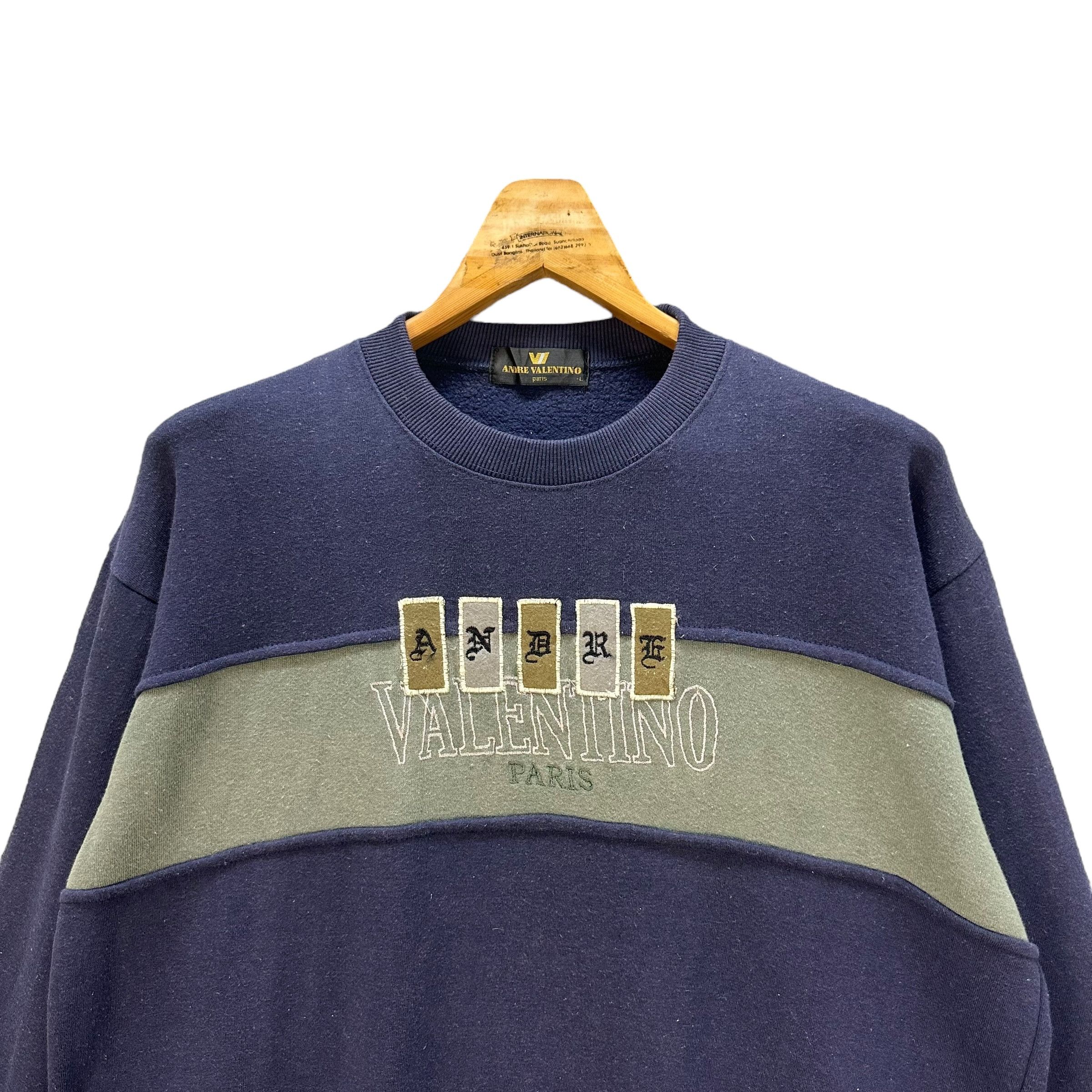 Vintage ANDRE VALENTINO PARIS EMBROIDERY LOGO SWEATSHIRTS #8906-037 Size US L / EU 52-54 / 3 - 2 Thumbnail