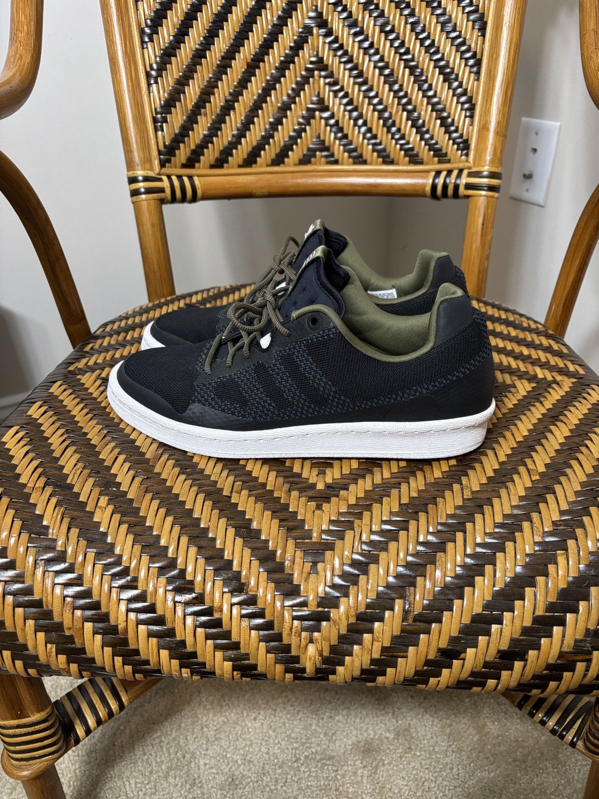 adidas gazelle silver green womens adidas Campus 80S Pride Shoes (Black/Multi)