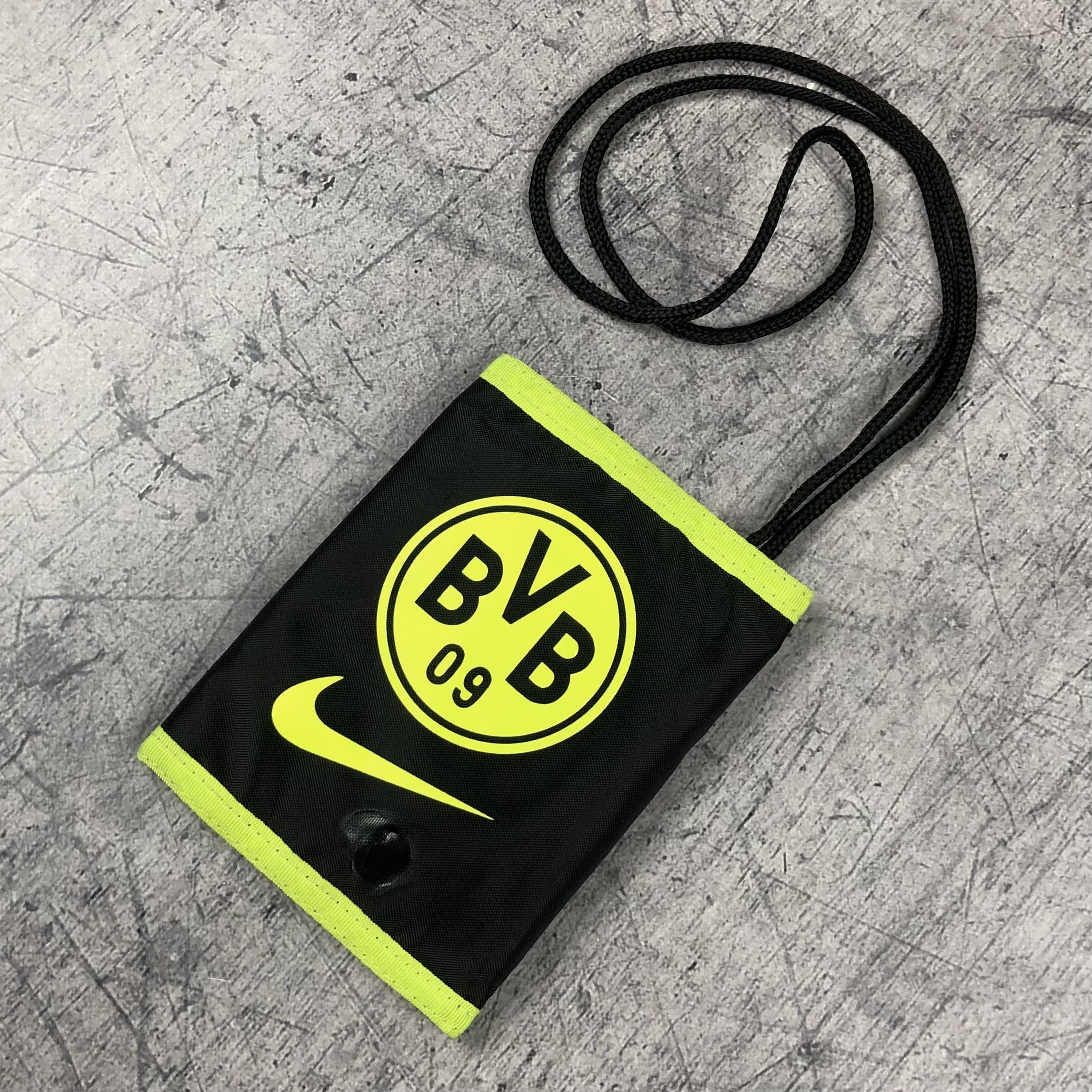Nike Nike BVB Borussia Wallet Vintage 90s Nylon Size ONE SIZE - 2 Thumbnail