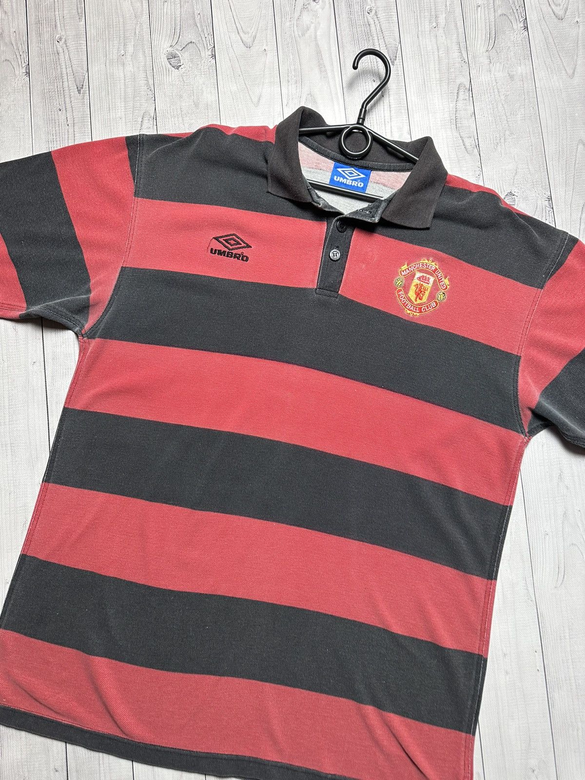 Umbro × Vintage Vintage Umbro Manchester United soccer polo size M striped Size US XL / EU 56 / 4 - 2 Thumbnail