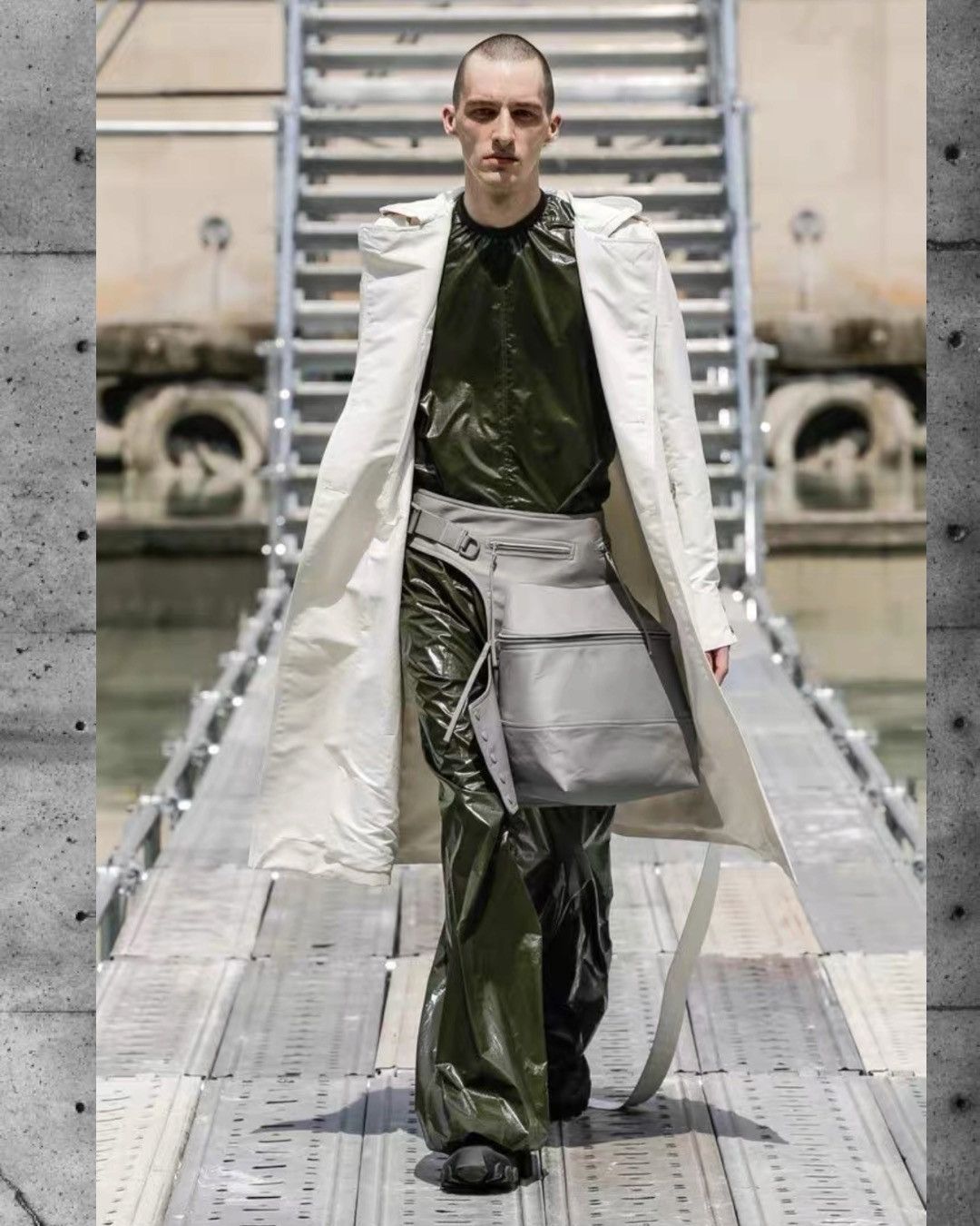 Rick Owens Rick Owens SS18 Dirt Runway Cargo Chap Bag Size ONE SIZE - 7 Thumbnail