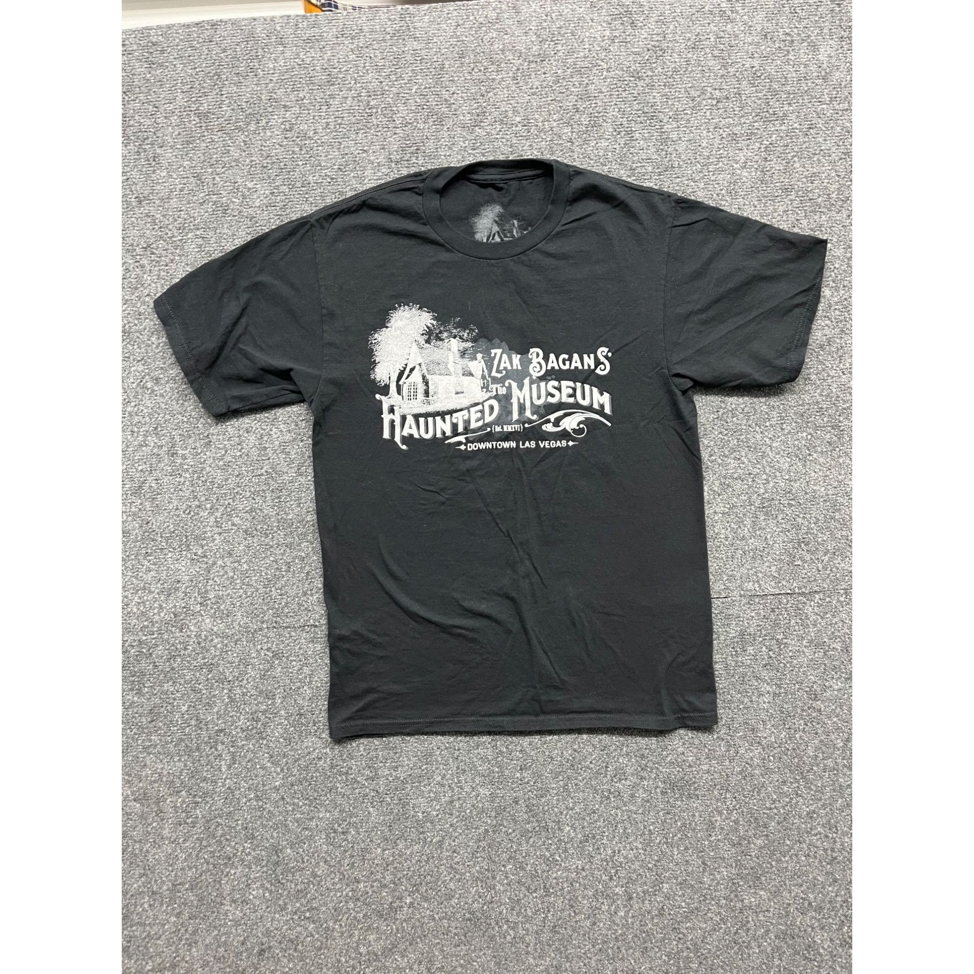 Gildan Zak bagans haunted museum t shirt size small Size US S / EU 44-46 / 1 - 1 Thumbnail