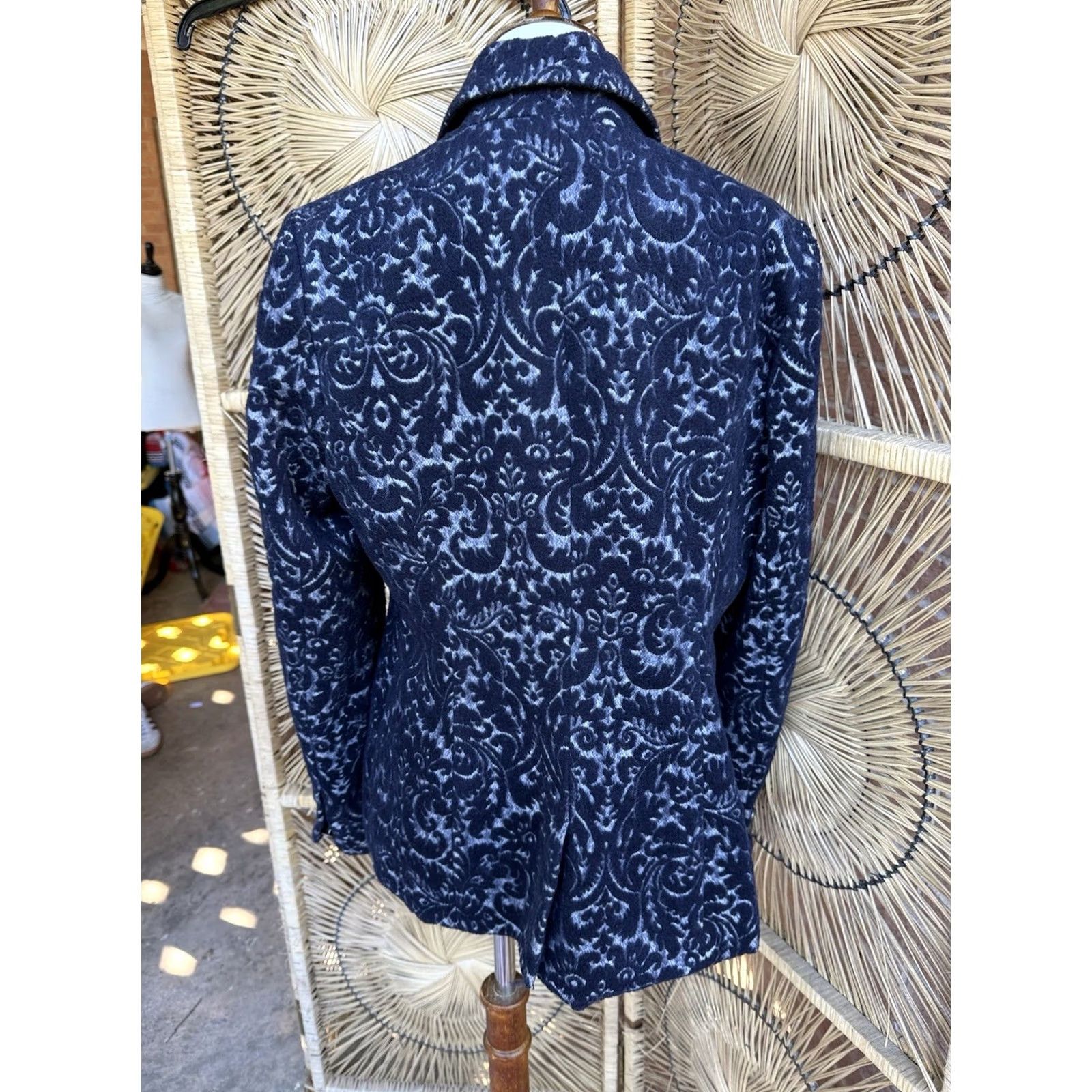 Vintage CAbi Blazer Jacket Jacquard Blue Wool Blend Flocked Pattern Size 6 Button Front Notch Lapel Lined Women’s Size M / US 6-8 / IT 42-44 - 4 Thumbnail