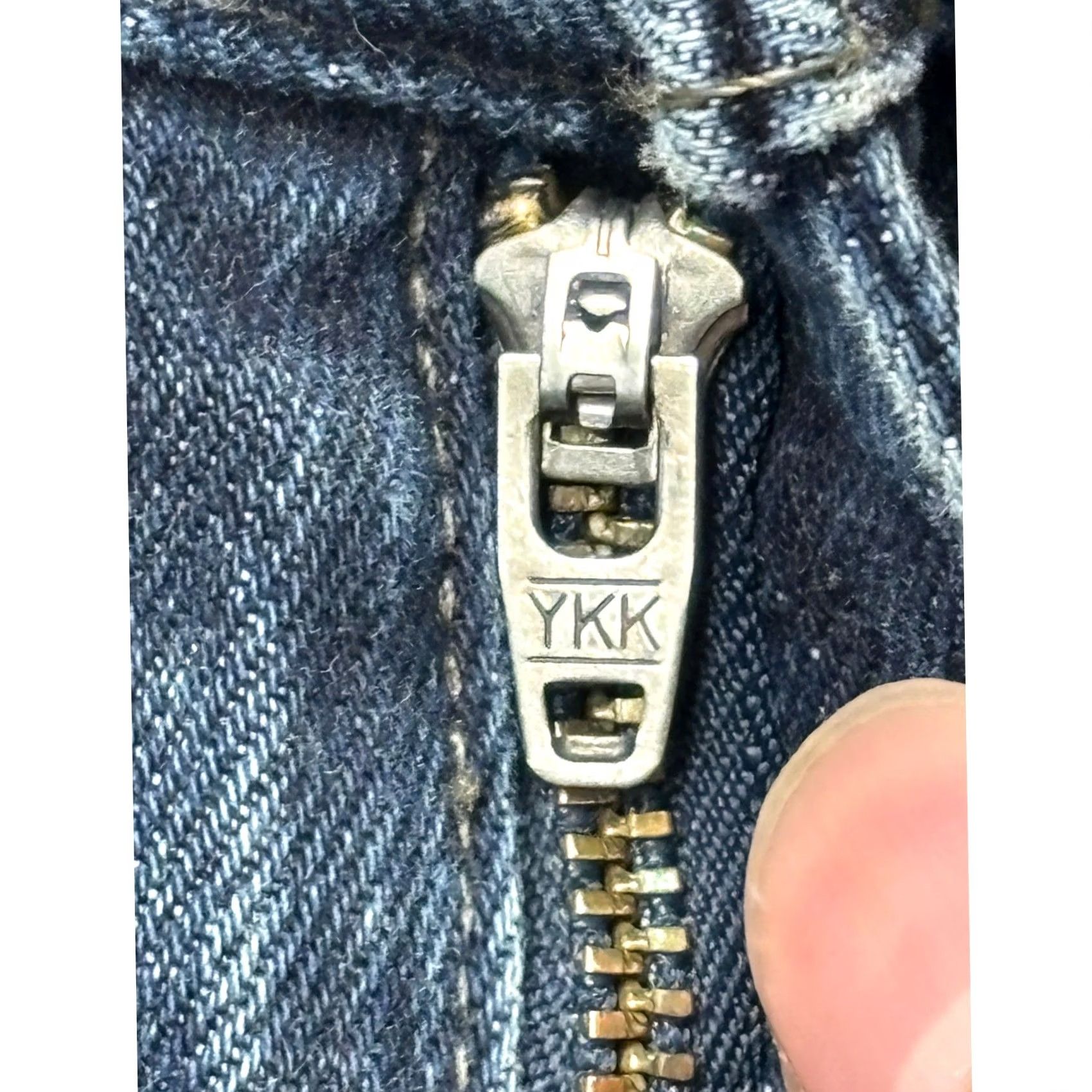 Vince Vince VM.212 Slim Jeans Mens 34X31 Dark Wash Blue Denim Stretch Made in USA Size US 34 / EU 50 - 3 Thumbnail