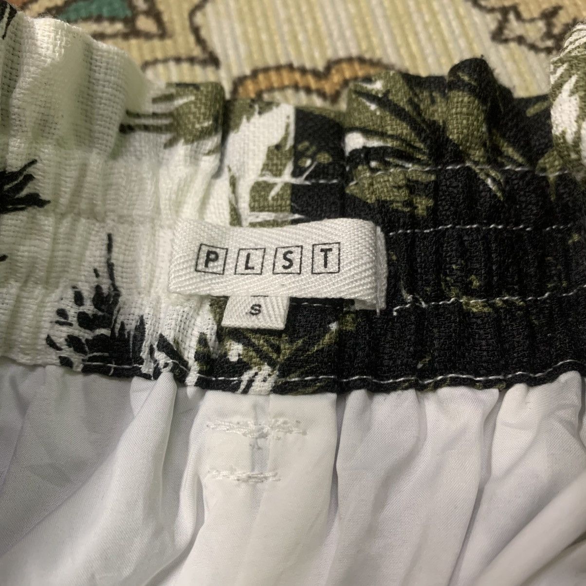 Issey Miyake ISSEY MIYAKE PLST PANTSA Size 26" / US 2 / IT 38 - 12 Thumbnail