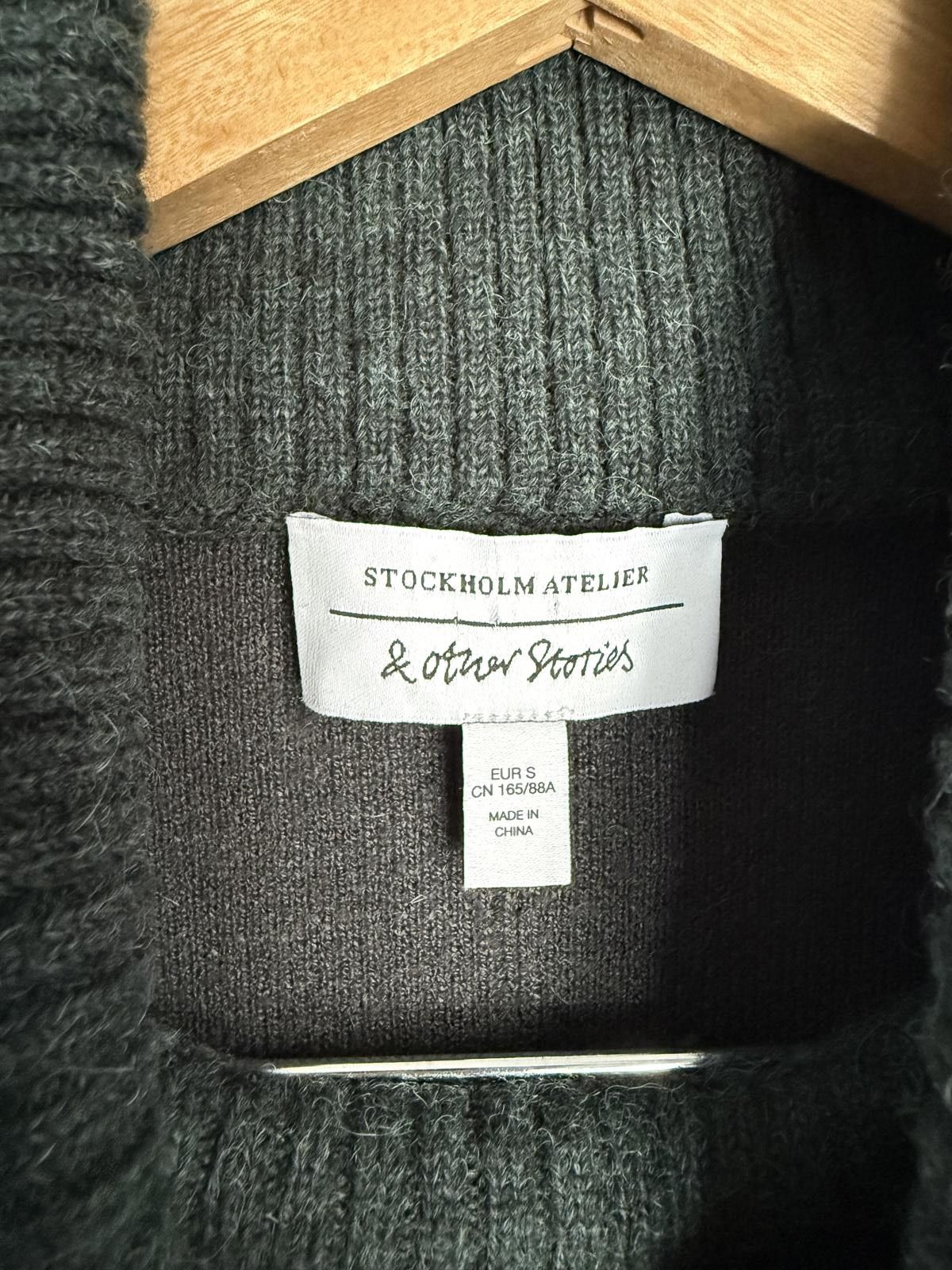 Designer & Other Stories Boxy Turtle Neck Sweater with Bell Sleeves Size S / US 4 / IT 40 - 2 Thumbnail