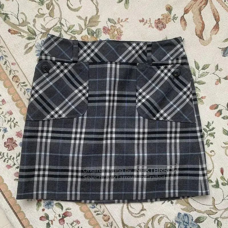 Burberry Burberry Gray Wool Women's Skirt. Size 23" - 1 Thumbnail