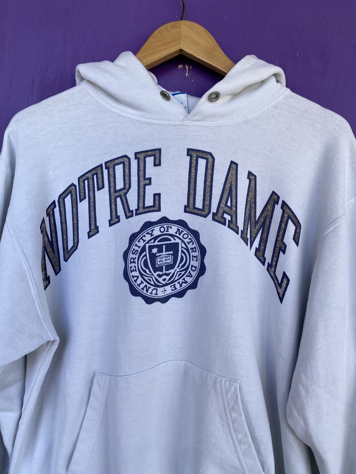 Champion Vintage 90s Champion Notre Dame crest logo hoodie Size US L / EU 52-54 / 3 - 3 Thumbnail
