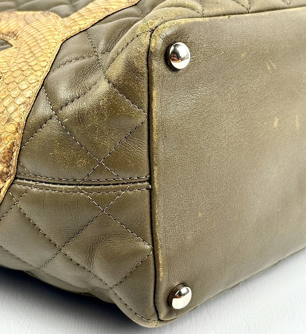 Chanel Chanel - 04 - Army Green - Trashed - Mini - Python - Cambon Size ONE SIZE - 12 Thumbnail
