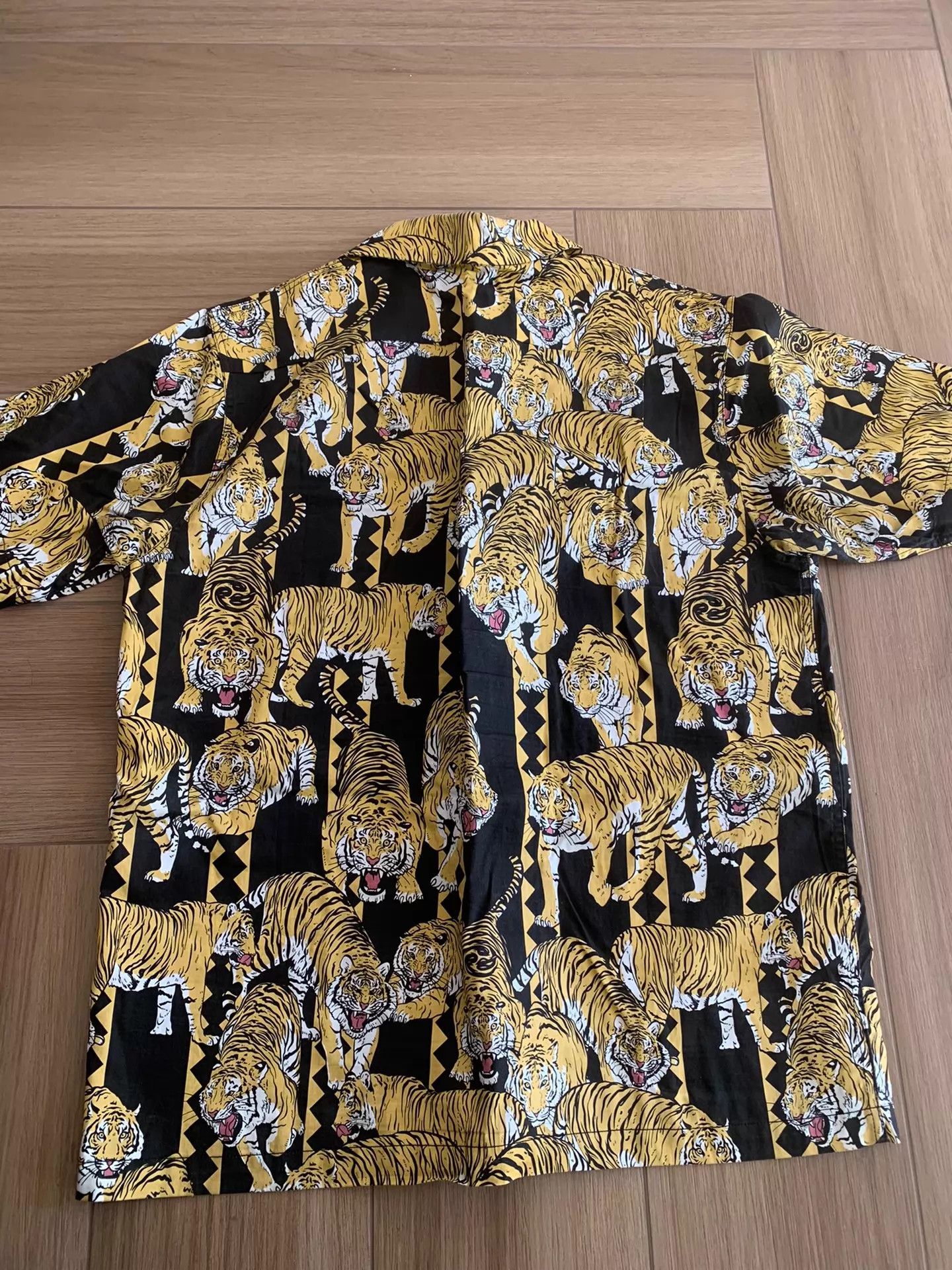 Samurai Jeans Samurai Jeans Vintage Tiger Crest Short-Sleeve Work Shirt Size US XXL / EU 58 / 5 - 6 Thumbnail