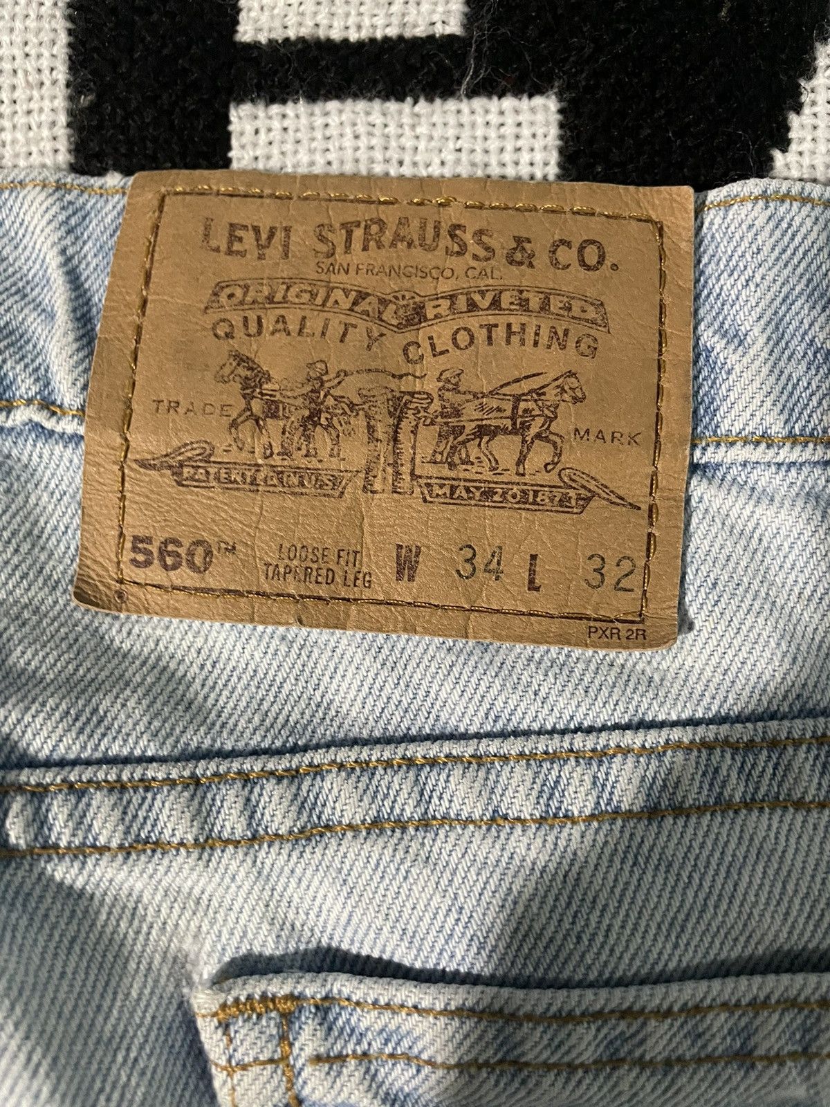 Levi's Vintage Levi’s 560 Loose Fit Tapered Leg 90s Jeans Pants Size US 34 / EU 50 - 7 Thumbnail