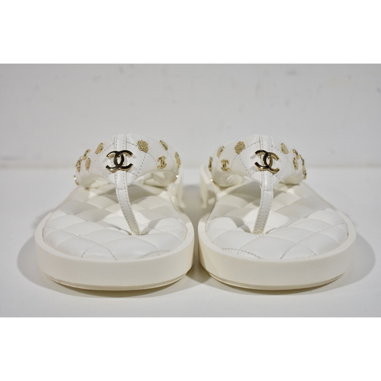 Chanel Chanel 23P White Quilted Charms Padded Pool Thong Logo Size US 9 / IT 39 - 7 Thumbnail