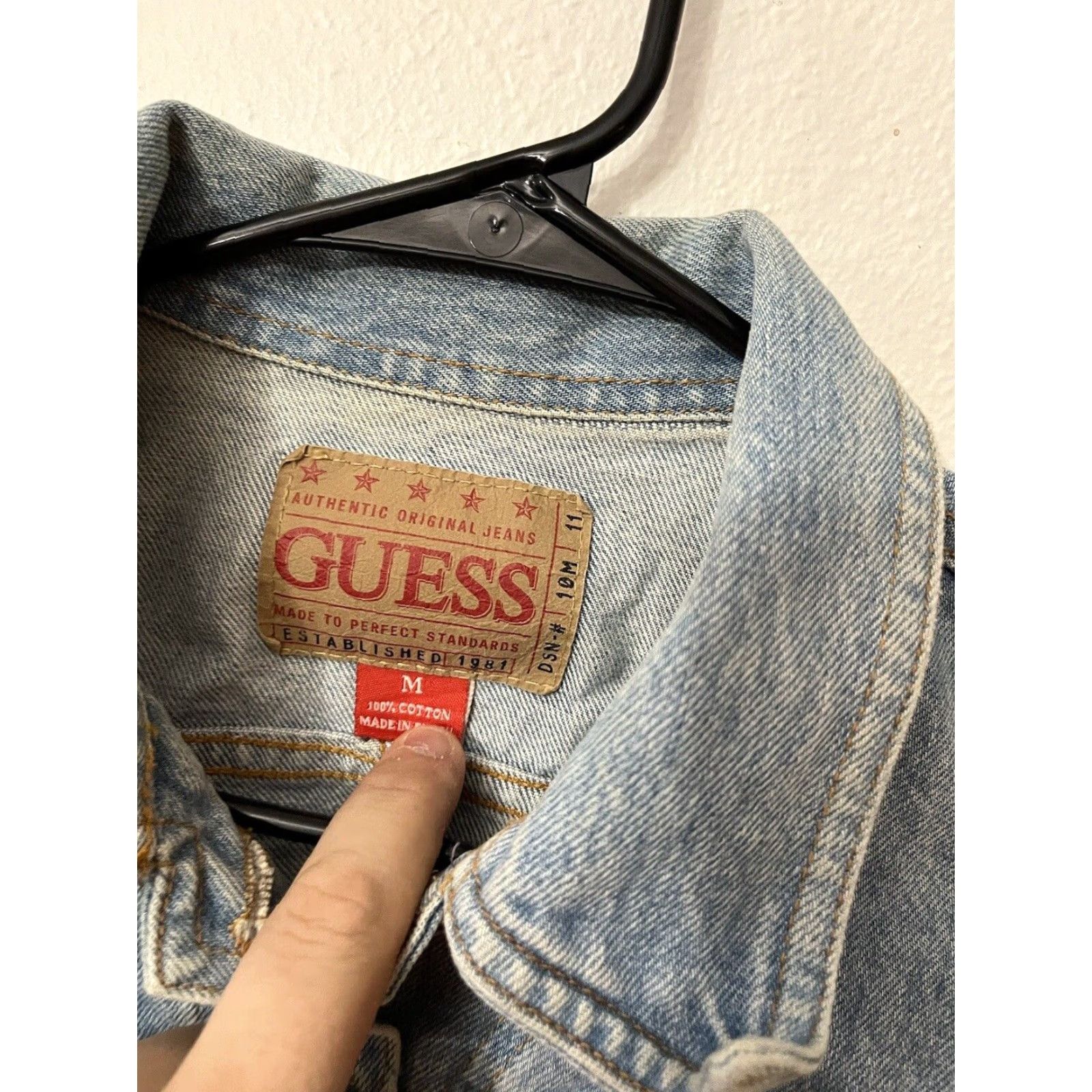 Guess Ladies GUESS Jean Jacket Size Medium D67-62W Light Wash Size 32" / US 10 / IT 46 - 3 Thumbnail