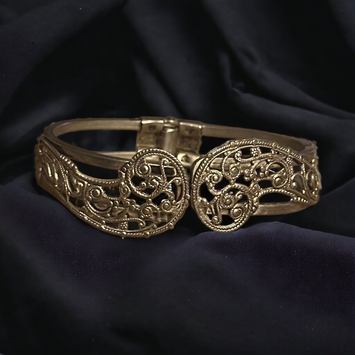 Vintage Vintage filigree paisley clamper bracelet Size ONE SIZE - 1 Thumbnail
