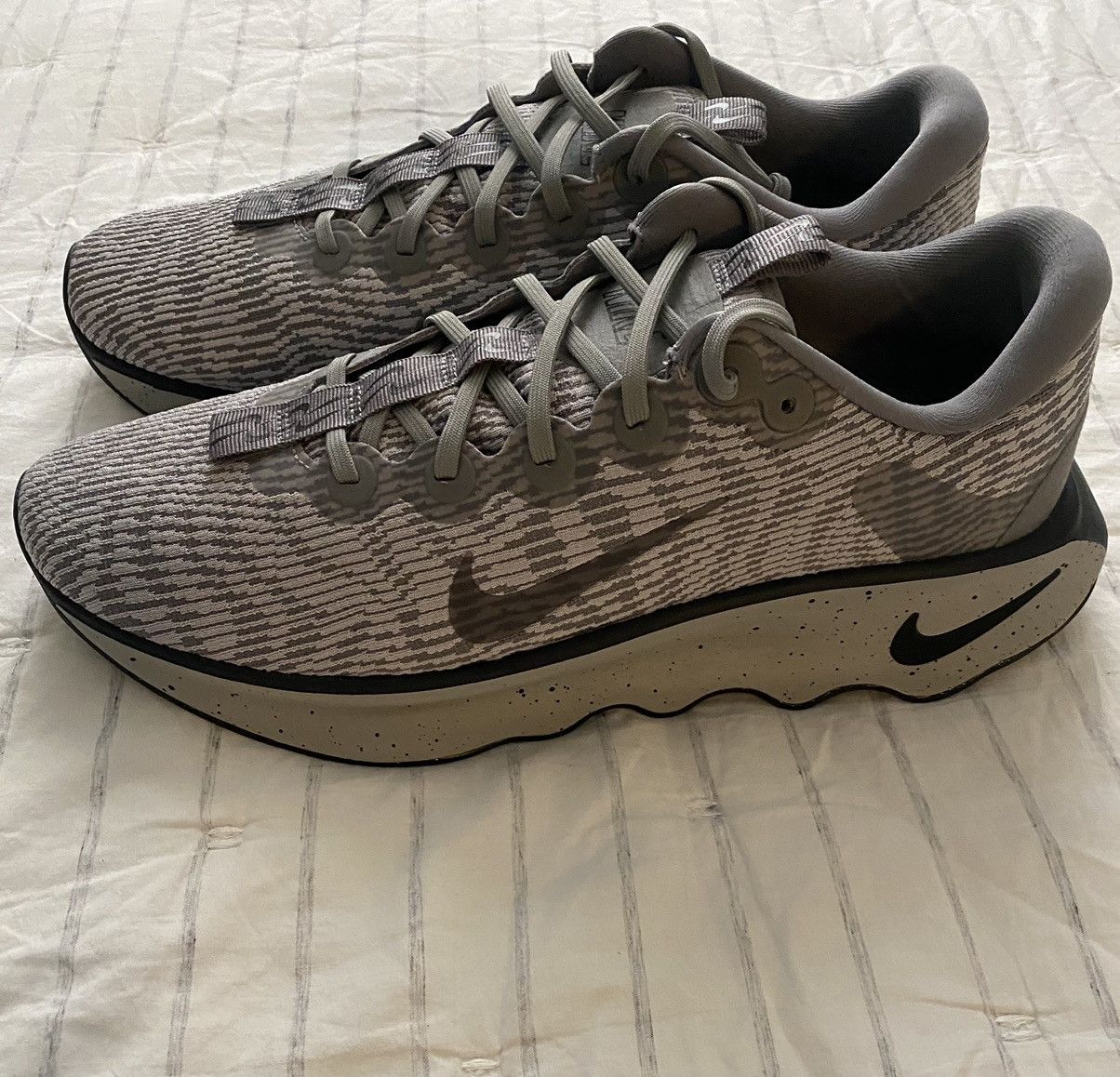 Nike Nike Motiva Light Iron Ore Sz13 Brand New Size US 13 / EU 46 - 2 Thumbnail