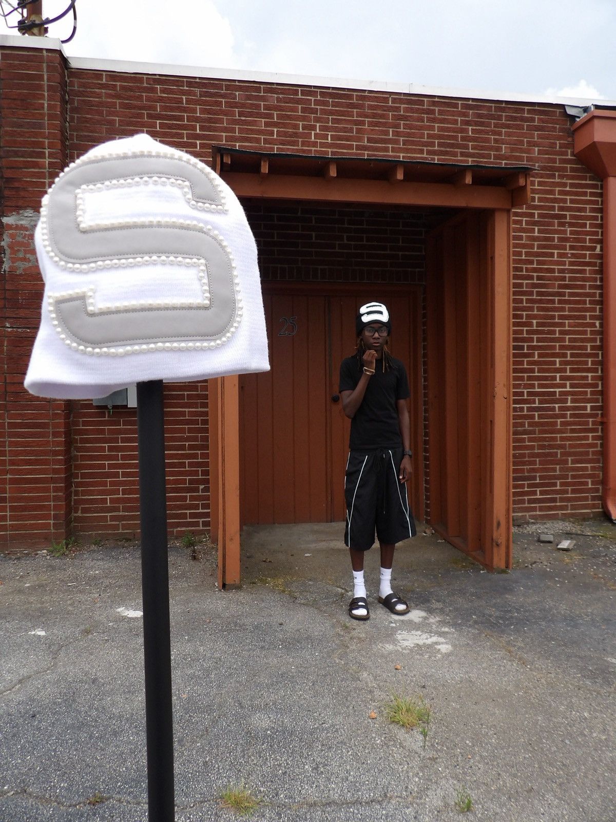 Other S85 white beanie with pearl details Size ONE SIZE - 2 Thumbnail