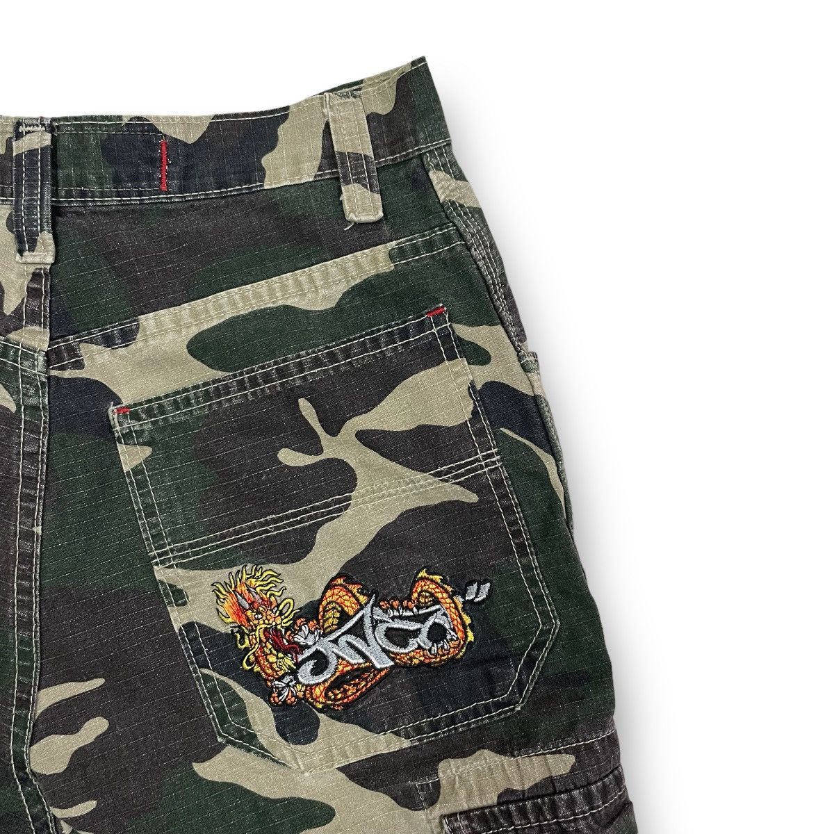 JNCO 💥FOR SALE💥 Vtg Hard To Find Jnco Short Cargo Camoflouge Size US 28 / EU 44 - 4 Thumbnail