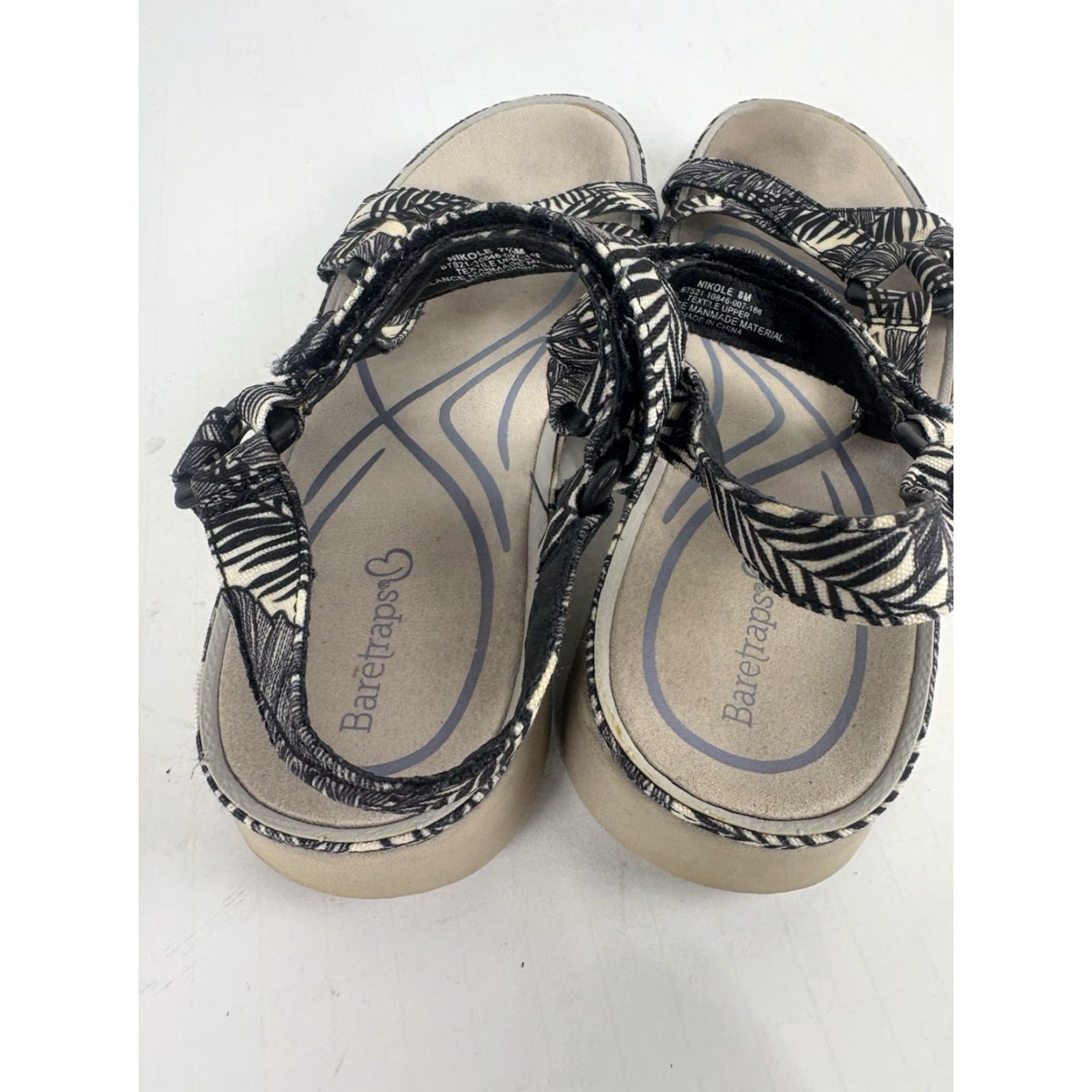 Vintage VINTAGE Baretraps Nikole Women's Sandals Size 8M Navy/Cream Floral Summer Casual Outdoor Size US 8 / IT 38 - 3 Thumbnail