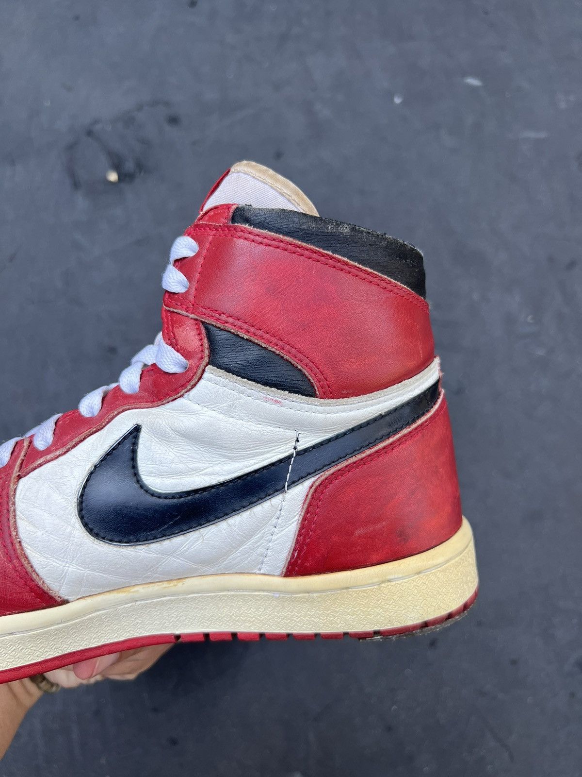 Jordan Brand Jordan 1 OG 1985 Chicago Size US 9.5 / EU 42-43 - 10 Thumbnail