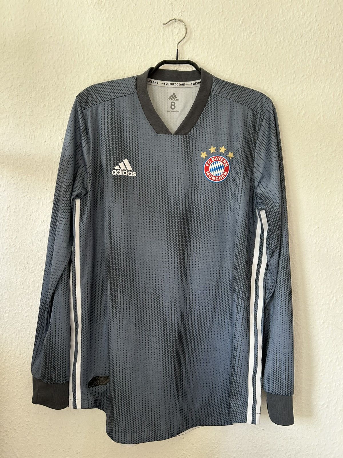 Adidas FC Bayern München Authentic Jersey longsleeve Size US M / EU 48-50 / 2 - 1 Thumbnail