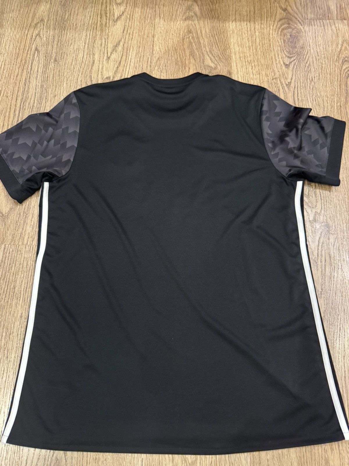 Adidas MANCHESTER UNITED 2017 2018 FOOTBALL ADIDAS BS1217 SIZE L Size US L / EU 52-54 / 3 - 12 Thumbnail