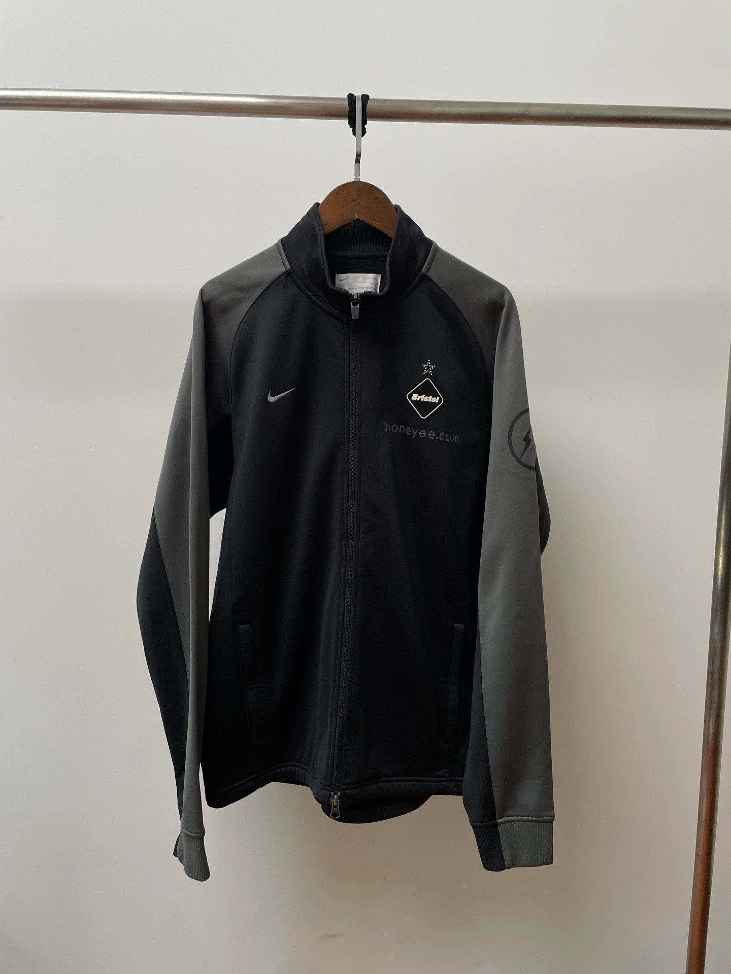 Nike Bristol x Nike x Fragment Logo Jacket XL Black/Gray Size US XL / EU 56 / 4 - 1 Thumbnail