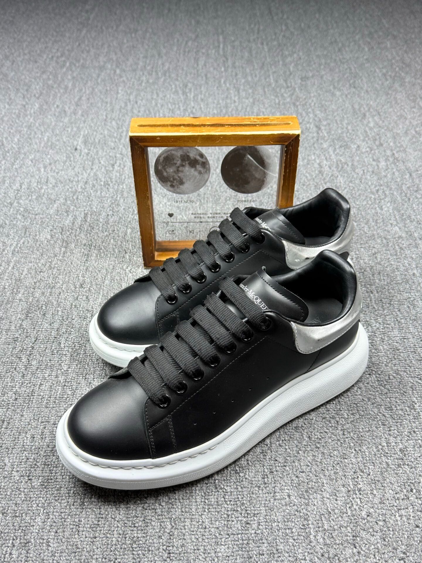 Alexander McQueen Alexander McQueen Black Lowtop Sneakers 9 Men Size US 9 / EU 42 - 1 Thumbnail