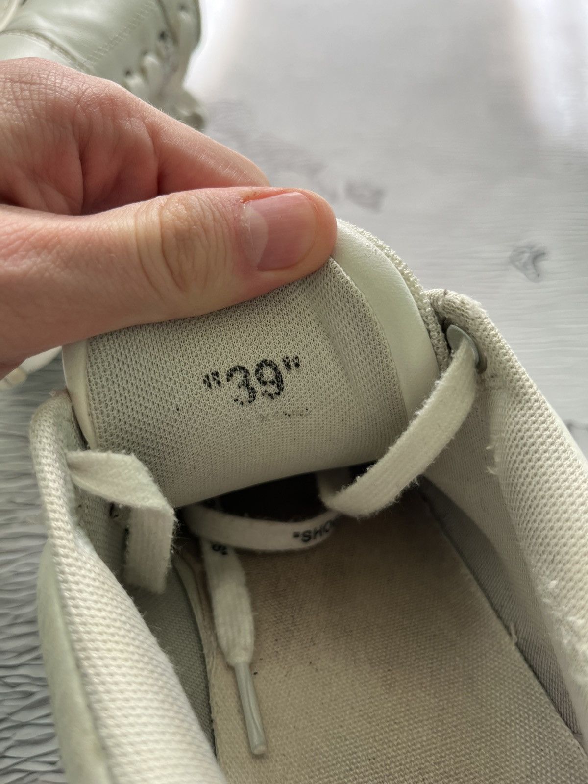 Off-White Off White Low Top Sneakers Luxury Streetwear Shoes White Size US 7 / EU 40 - 8 Thumbnail