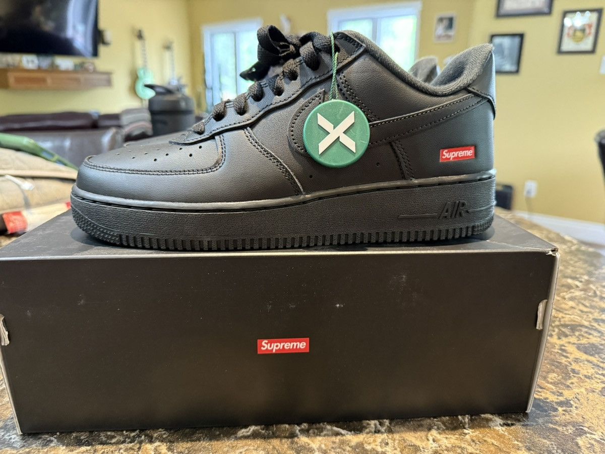 Nike × Supreme Nike Air Force 1 low x Supreme Size US 9 / EU 42 - 12 Thumbnail