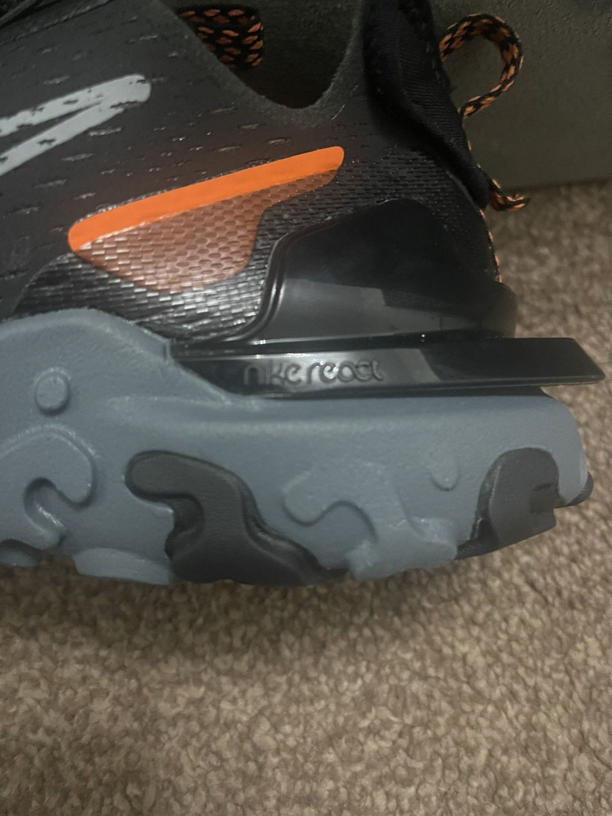 Nike Nike reacts Size US 6 / EU 39 - 8 Thumbnail