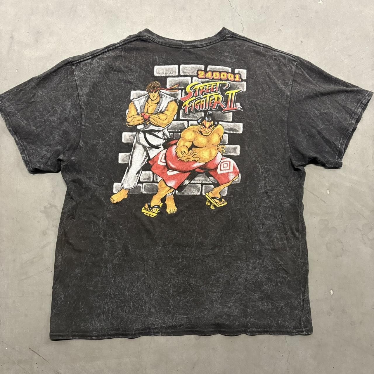 Vintage Crazy Vintage Y2K/2000s Street Fighter 2 Streetwear Style Graphic Tee! Size US XL / EU 56 / 4 - 1 Thumbnail
