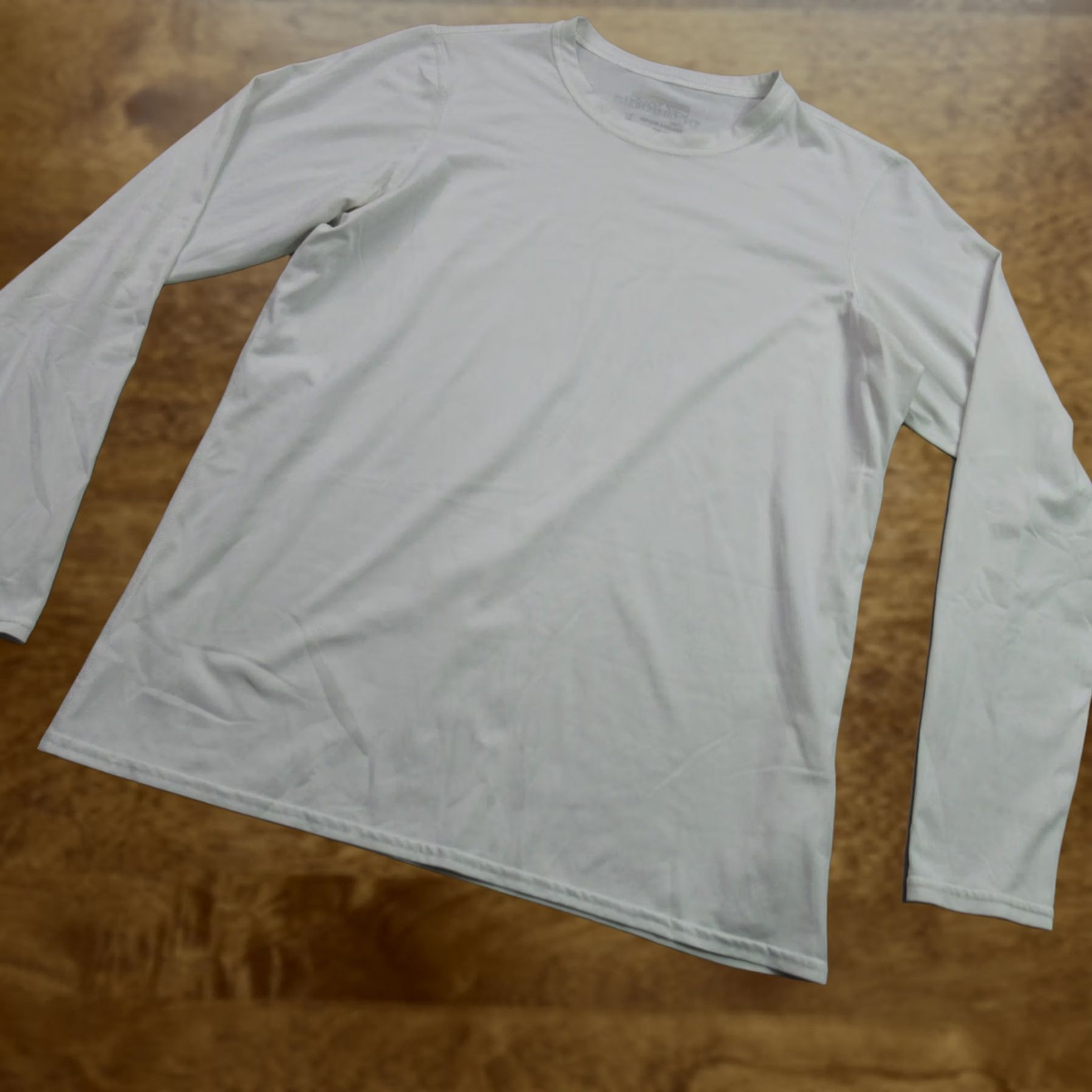 Patagonia Patagonia Shirt Mens Medium Long Sleeve Crew Neck White Outdoor Lightweight Shirt Size US M / EU 48-50 / 2 - 1 Thumbnail