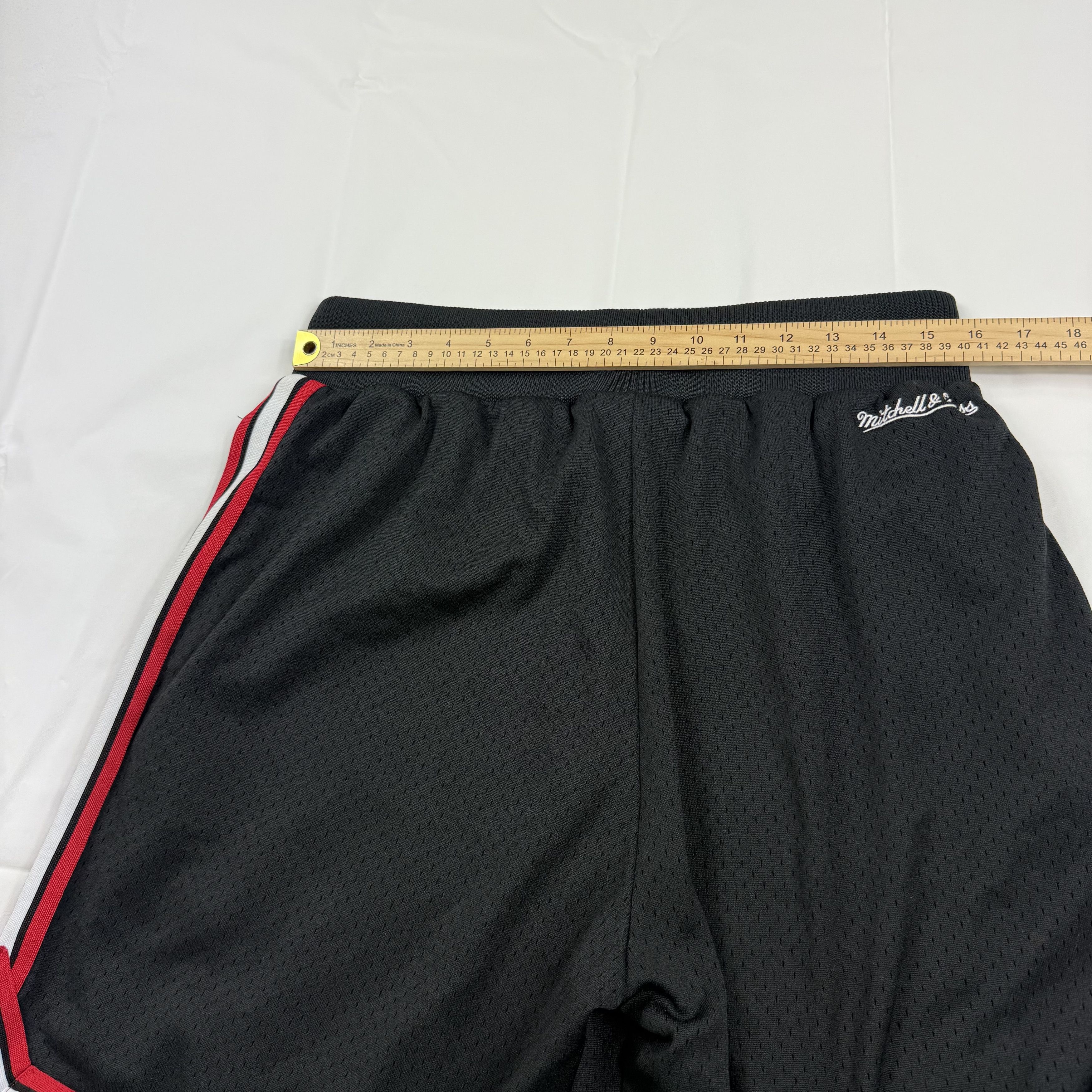Mitchell & Ness Mitchell & Ness Mens Mesh Basketball Shorts Black Size Large Size US 36 / EU 52 - 10 Thumbnail