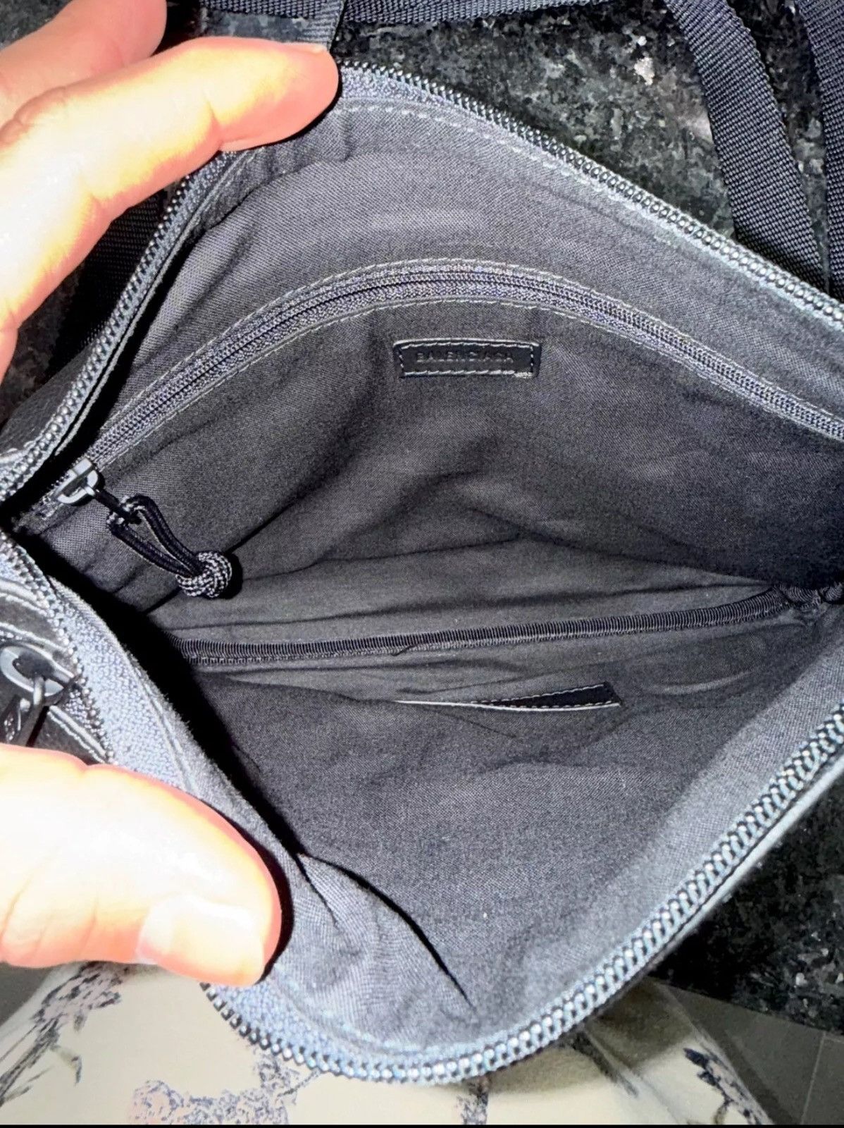 Balenciaga Balenciaga Grained Calfskin Explorer Crossbody Flat Pouch Size ONE SIZE - 8 Thumbnail